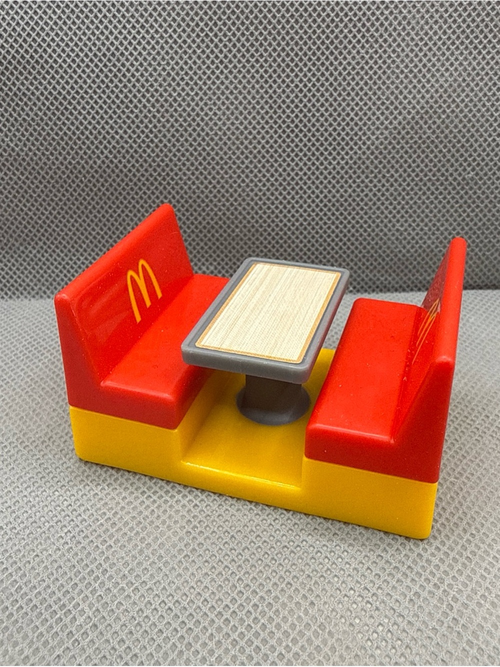 McDonalds Miniature Restaurant Booth Seat Happy Meal Mini Toy Red and Yellow